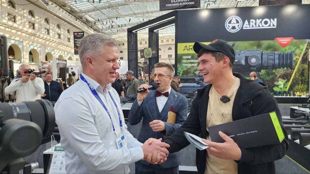 Дарим прицел в первый день выставки - можем, умеем, практикуем!